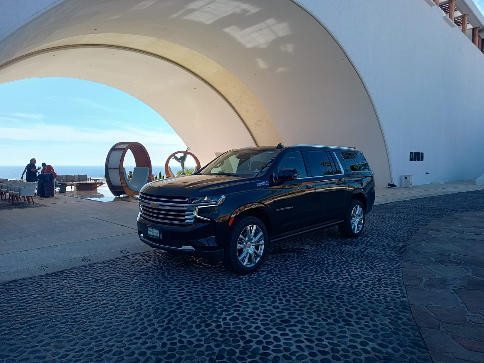 Private SUV shuttle arriving under the porte-cochere of a Los Cabos resort